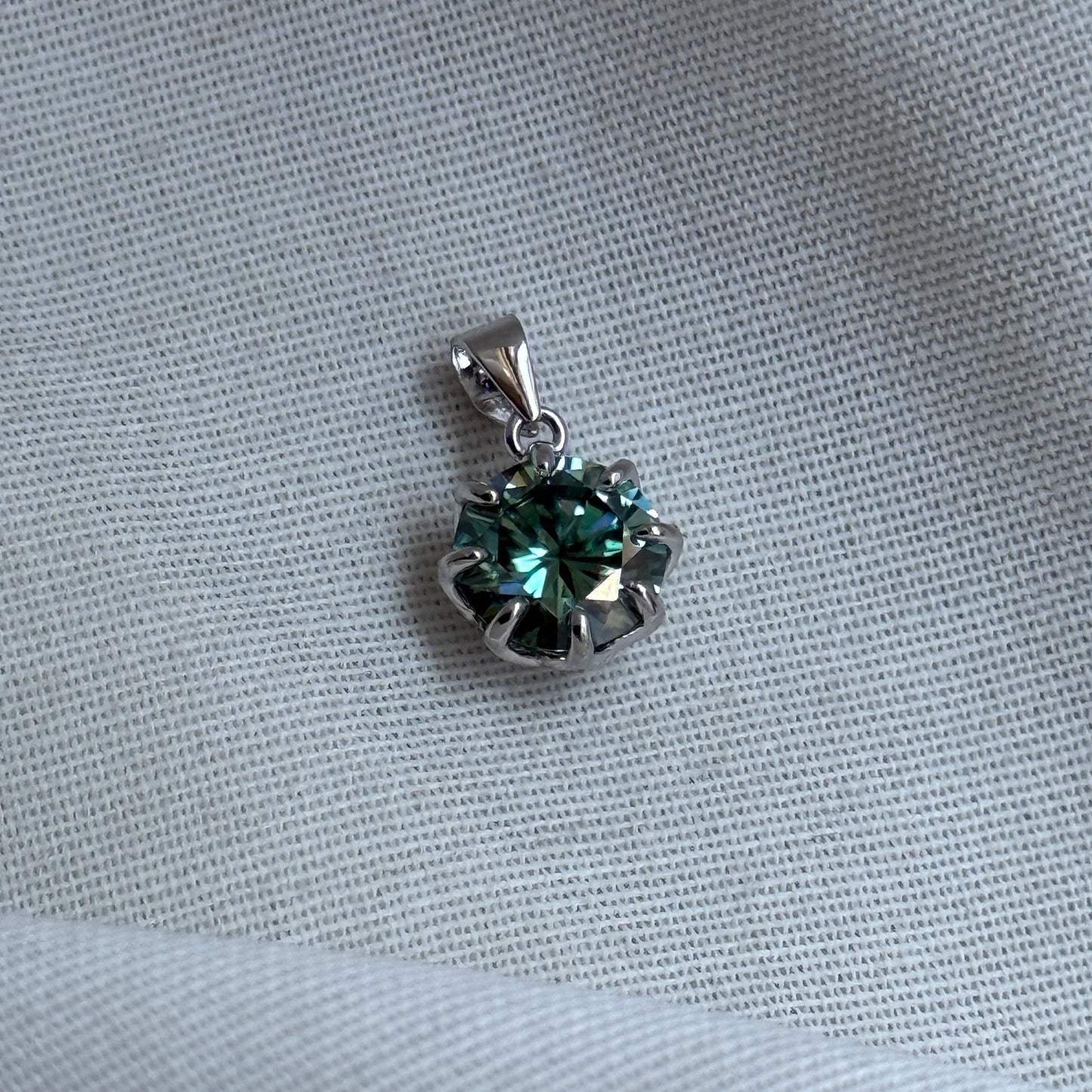 Evergreen Radiance Moissanite Pendant – Sterling Silver (2 ct / 8 mm)