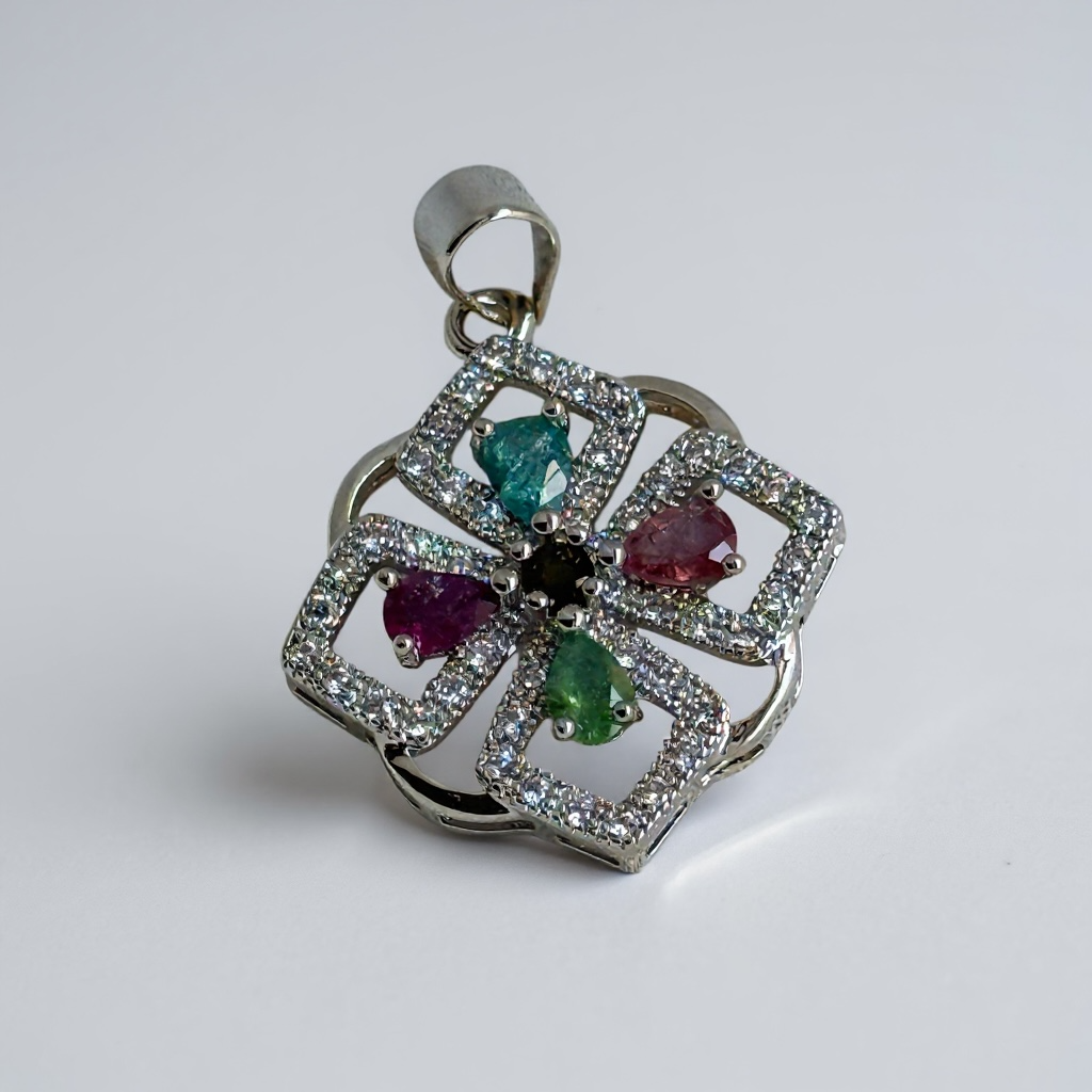 Four-leaf clover pendant with watermelon tourmaline stones and alloy sparkle. A soft, colourful symbol of hope and quiet good luck.