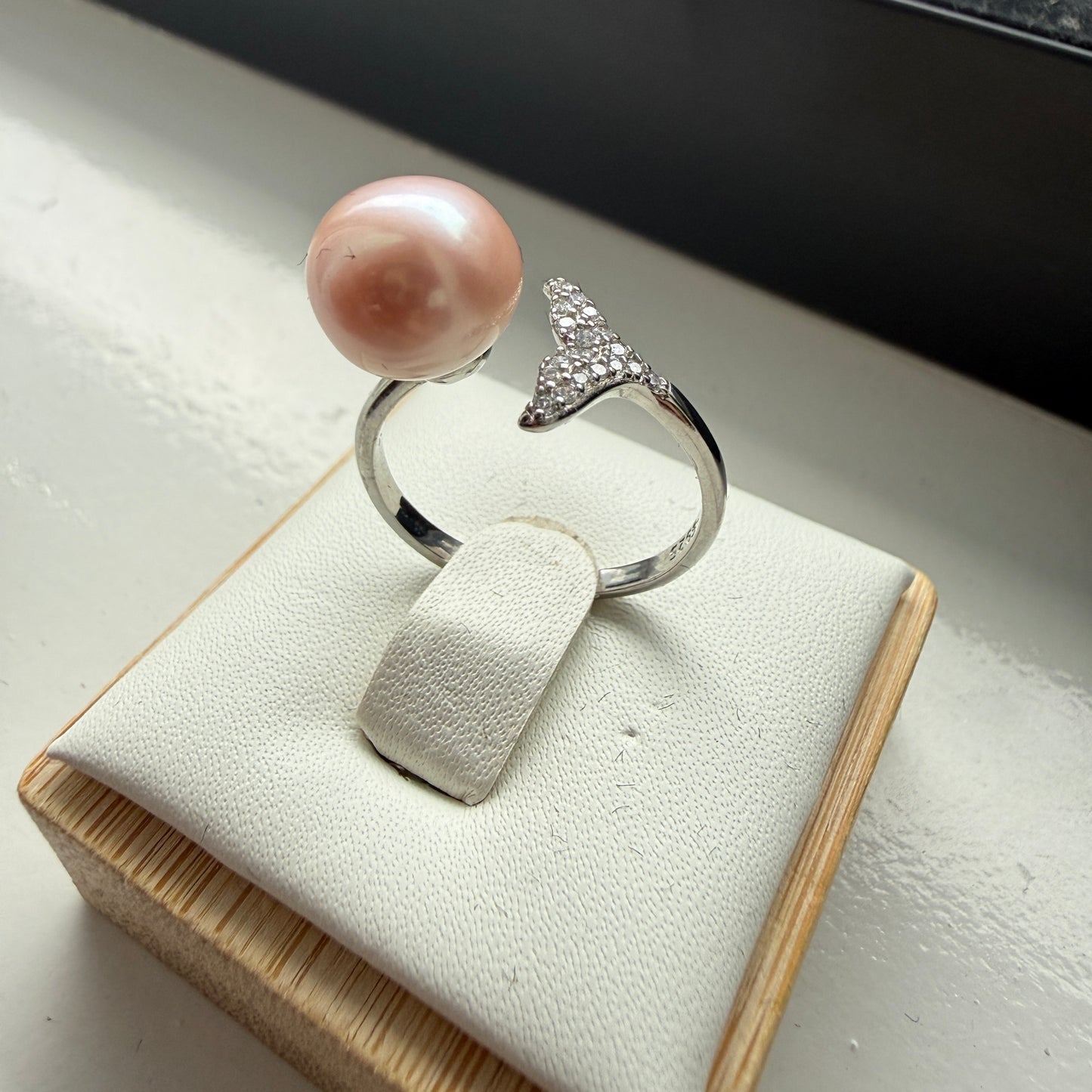 Pink Freshwater Pearl Whale Tail Ring – Adjustable Sterling Silver (9 mm Pearl)